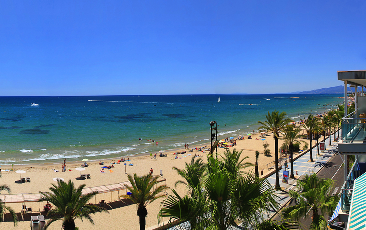 Salou in der Nähe von Barcelona: Schöner Strandblick vom Balkon