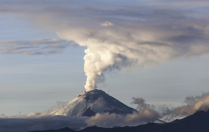 Cotopaxi volcano eruption