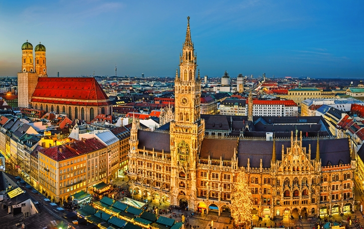 Marienplatz and Weihnachtsmarkt in Mnchen
