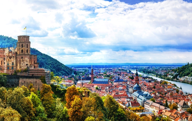 Panorama-Blick von schönen mittelalterlichen Stadt Heidelberg, Deutschland