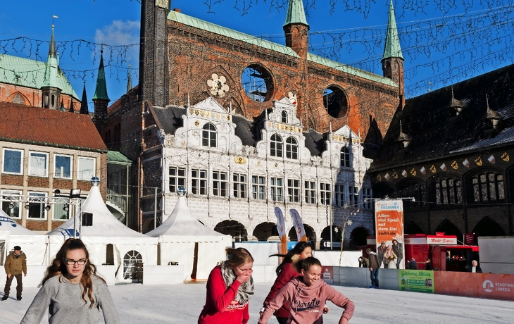 Eisbahn auf dem Lübecker Markt 