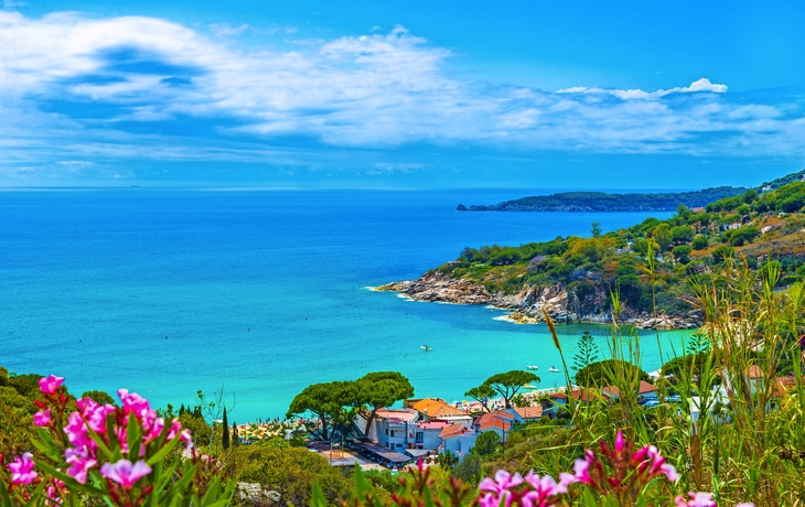 Panoramablick über cavoli Strand und Küste in der Insel Elba, Toskana, Italien.