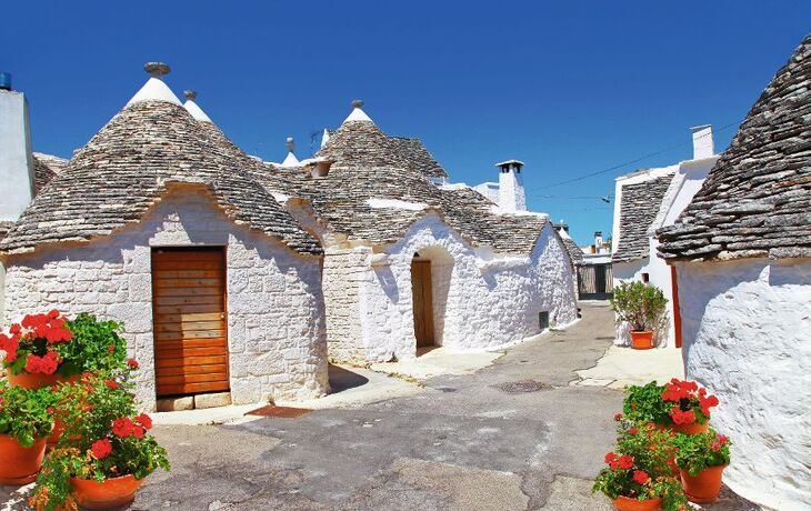 Unique Trulli houses with conical roofs in Alberobello, Italy, P