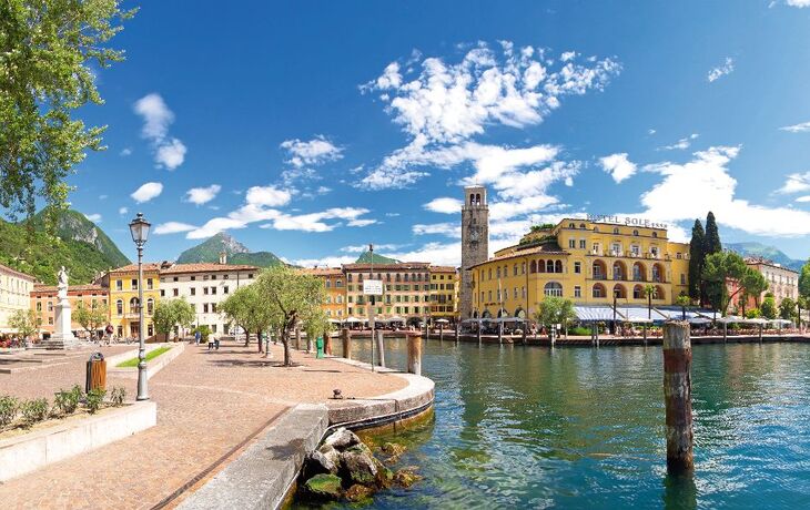 Riva del Garda, Promenade, Gardasee, Glockenturm, Hafen, Italien