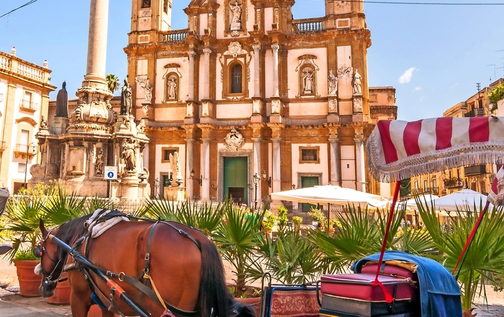 Quadrat und Kirche San Domenico in Palermo, Italien