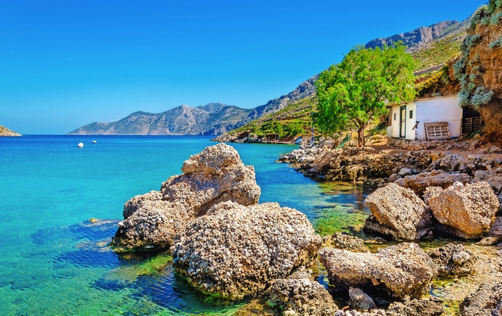 Eine Ansicht der erstaunlichen griechischen Bucht mit freiem Wasser, Griechenland